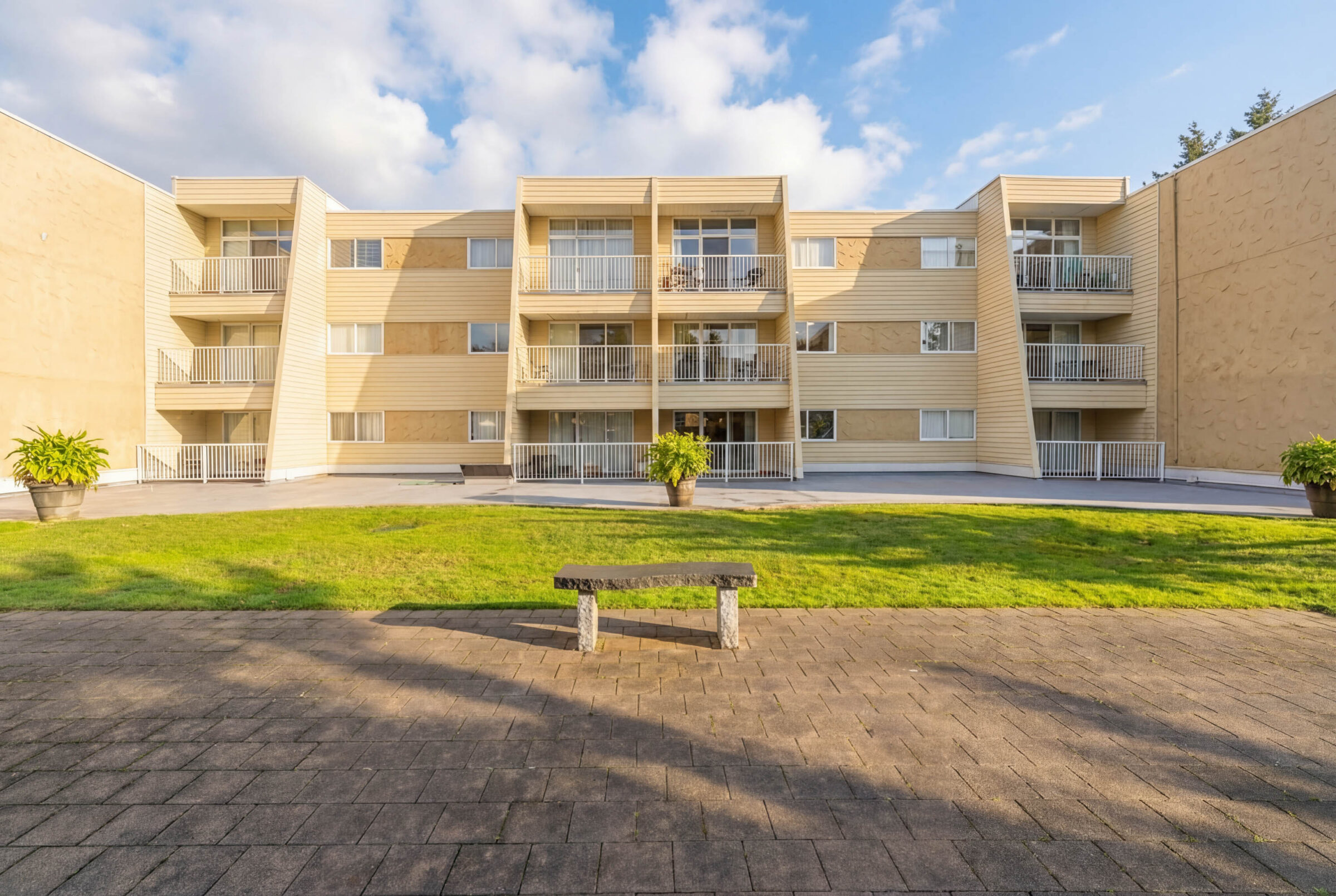 Kellycourt 108 5544 16th Ave30