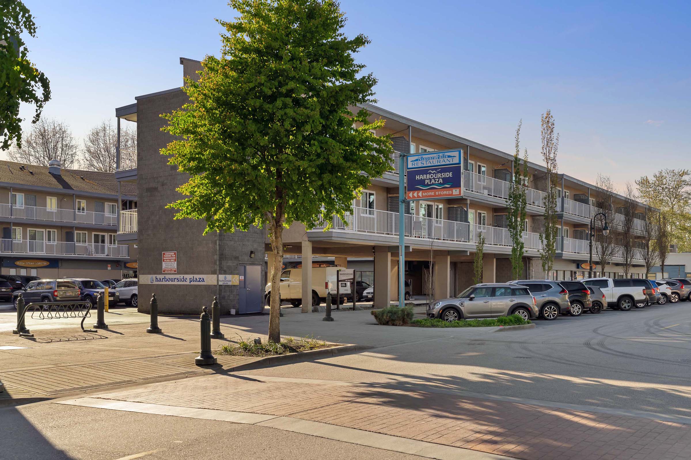 Harbourside plaza image